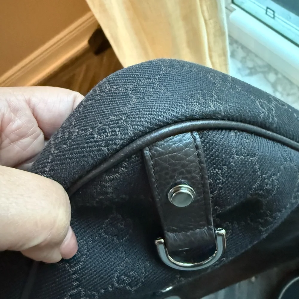 Like NEW. Authentic GUCCI ABBEY D RING CHOCOLATE GG CANVAS - Picture 3 of 12